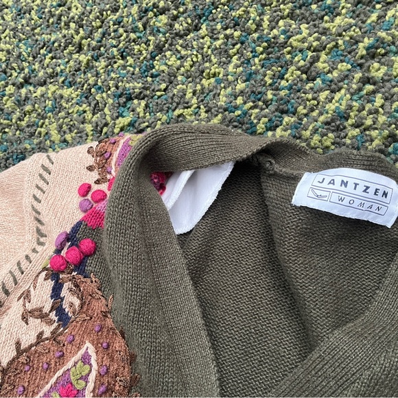 Jantzen Woman Vintage Hand Embroidered Cardigan (no size tag, see measurements) - Picture 4 of 6